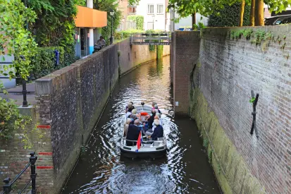 Sfeerbeeld van een rondvaart in de top 10 uitjes van Nederland