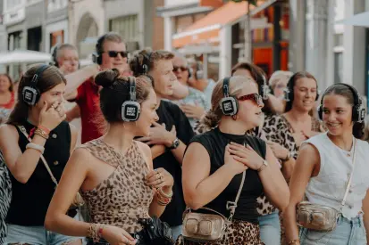 Ga samen op pad tijdens de Silent Disco City Tour