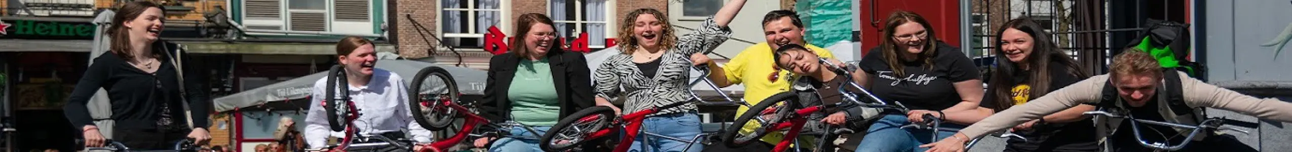 Groepsuitje organiseren: collega’s en vrienden tijdens een gezellige activiteit