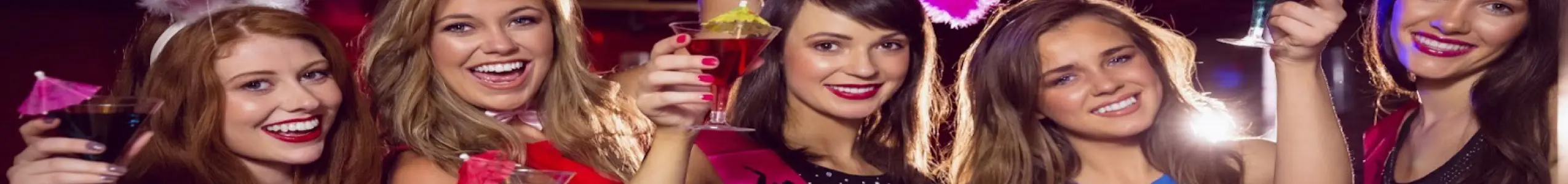 Vriendinnen genieten samen van een gezellig dagje uit in Nederland