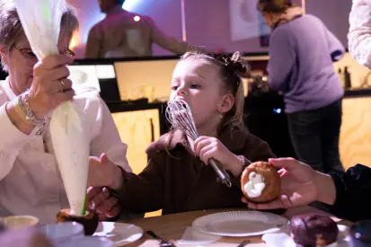 bossche bol maken met kinderen tijdens kerst activiteit