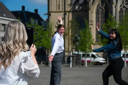  Actief afdelingsuitje met collega’s tijdens een citygame of teamchallenge.