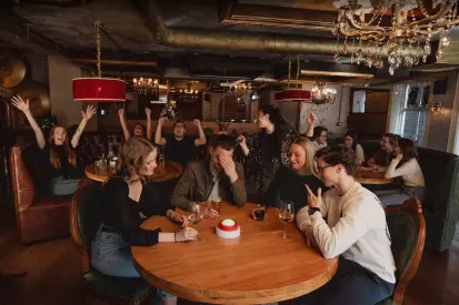 Afdelingsuitje met eten, borrel en quiz voor collega’s bij Doe NL.