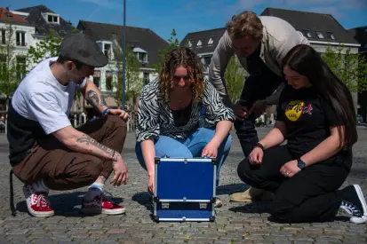  Vriendengroep speelt citygame in Den Bosch.